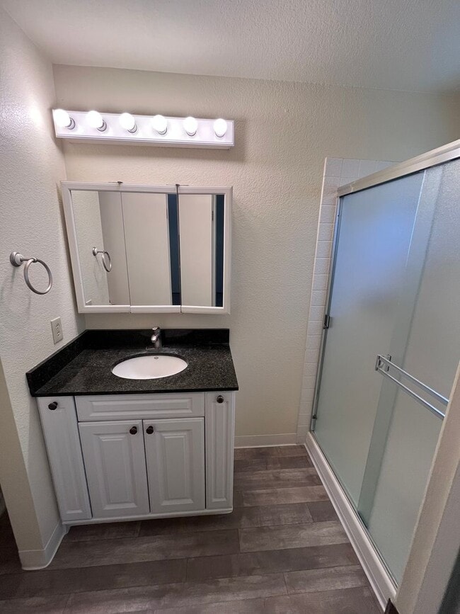 Building Photo - NICE UPDATED HOME IN SACRAMENTO!