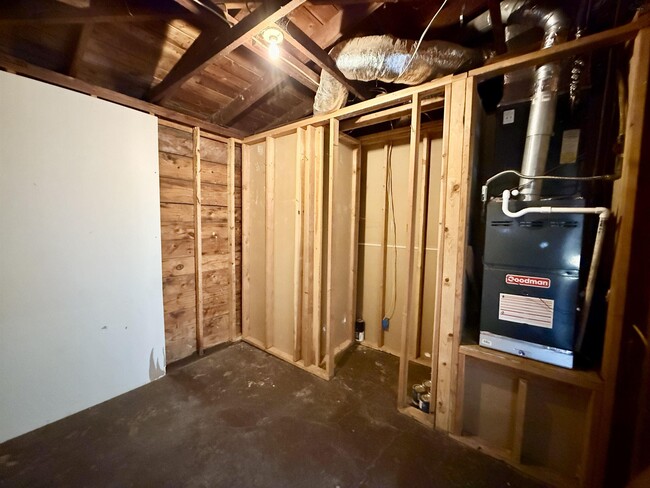 Building Photo - 3013 Lavell Ave