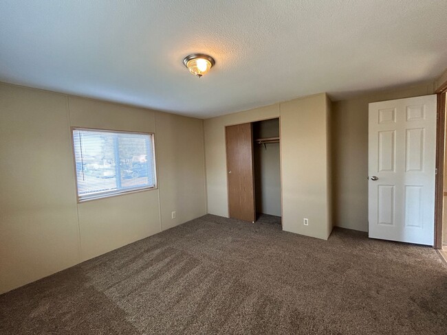 Building Photo - 3 Bedroom / 2 Bath Home in SE Redmond