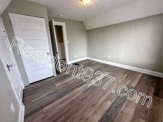 Building Photo - 2 Bed 1 Bath  Close to UD