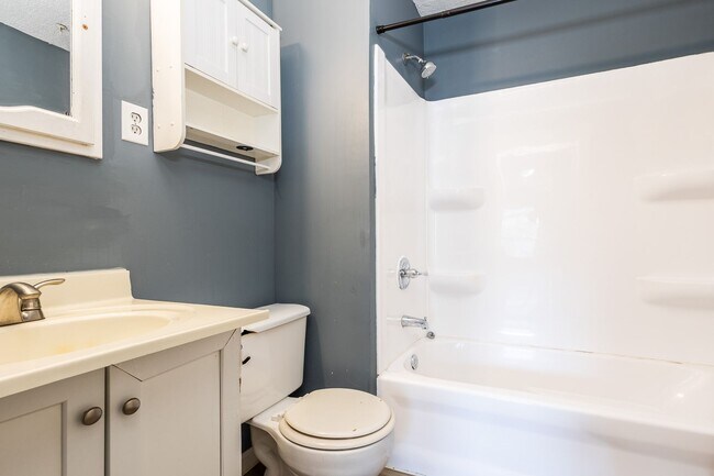 Building Photo - Spacious 2 bedroom/1 bathroom House in Council Bluffs, IA