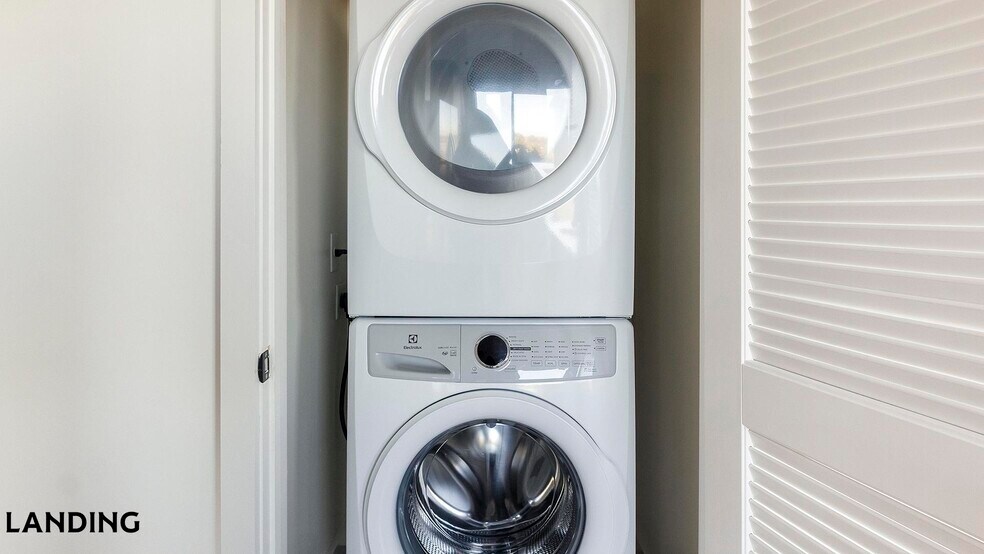 Building Photo - 1007 S Mint St