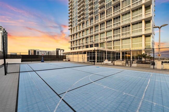 Building Photo - 150 E Robinson St