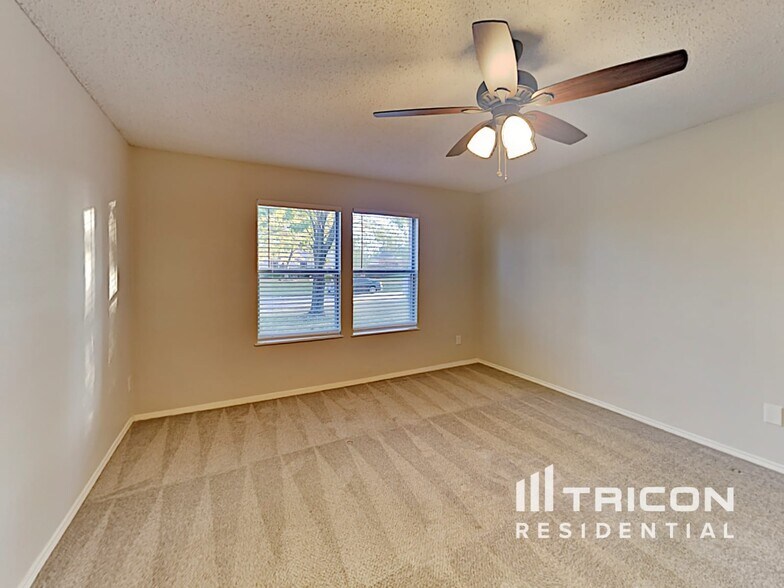Building Photo - 647 Blue Chalk Dr