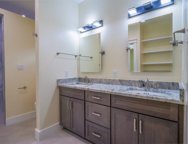 Building Photo - 1415 Bluebonnet Dr