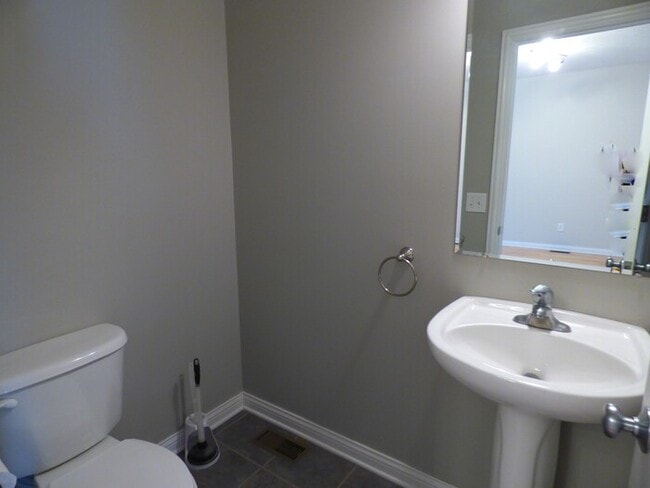 Building Photo - 3 BR 2.5 BA Town Park Condo