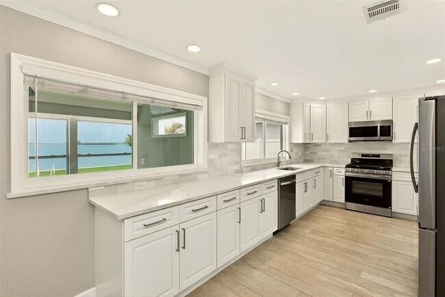 Building Photo - 5434 Oakhurst Dr