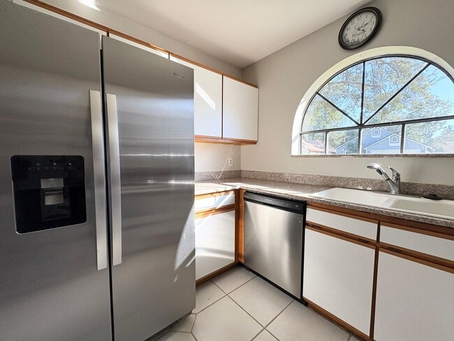 Building Photo - Cute 3B/2B Home in Hidden Lakes - Community Pool