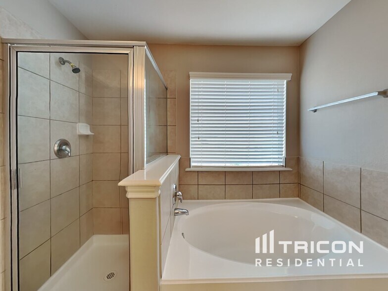 Building Photo - 1910 Flycaster Dr