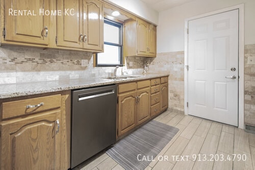Building Photo - 9420 Walmer-