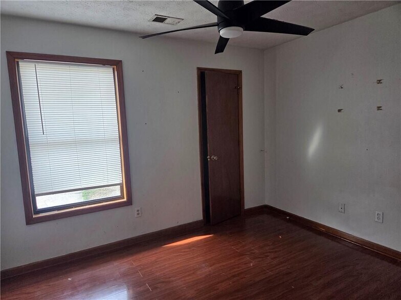 Building Photo - 5625 Princeton Oaks Dr