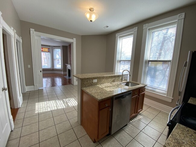 Building Photo - 885 Dennison Ave