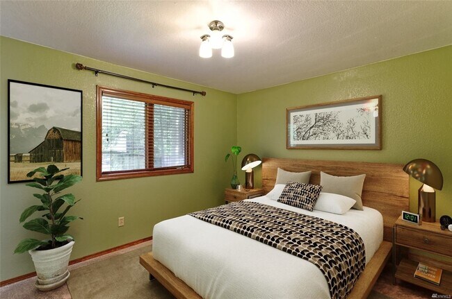 Building Photo - Versatile 3-Bedroom Silver Lake Home with ...