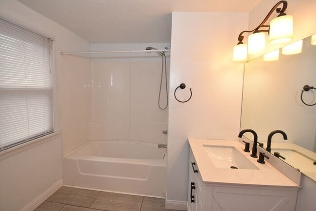 Building Photo - River Park Charming 3 bedroom Single Famil...