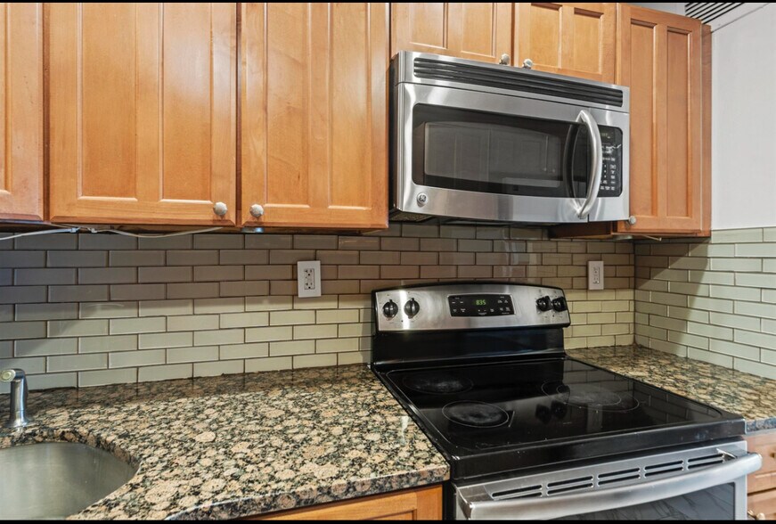 Building Photo - 1 Greene St