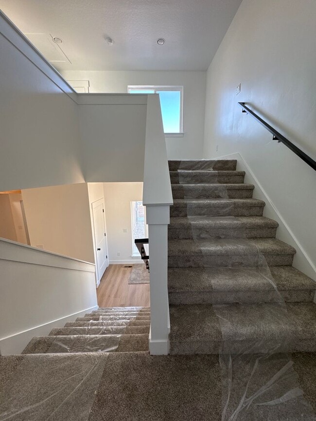 Building Photo - 725 W 350 N