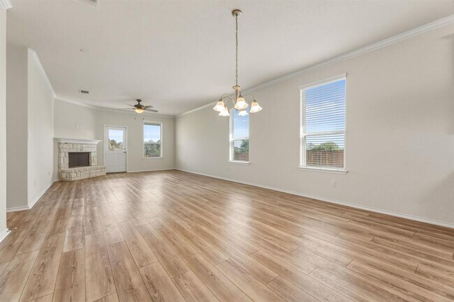 Building Photo - 428 English Oak St