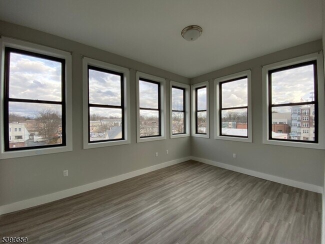 Building Photo - 22 Center St