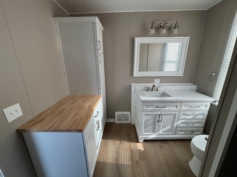 Building Photo - 28 Caledonia St NE