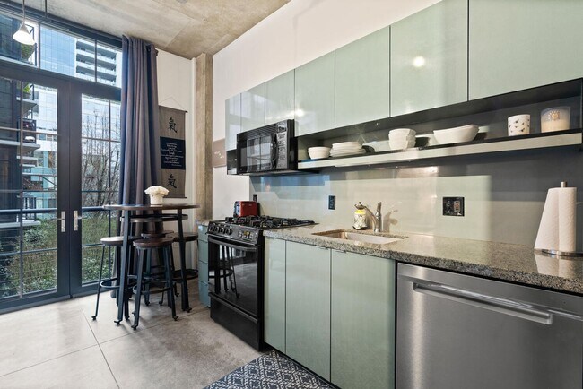 Building Photo - **FURNISHED** Streetcar Lofts studio w/parking/storage/Juliette balcony/fitness center/courtyard ...