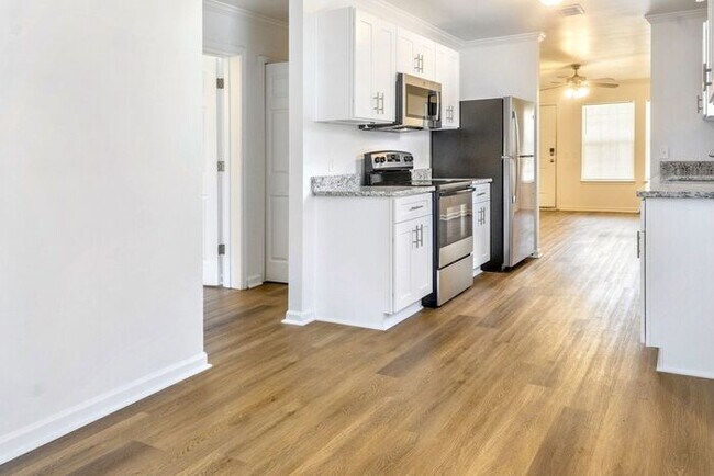 Building Photo - **Cozy 3 Bedroom 2 Bathroom home in Atlant...