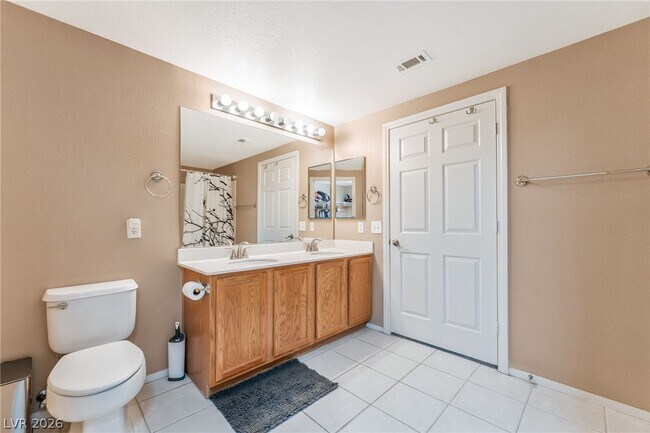 Building Photo - 2000 Quartz Cliff St