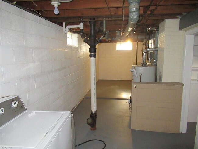 Building Photo - 535 Heather Ln