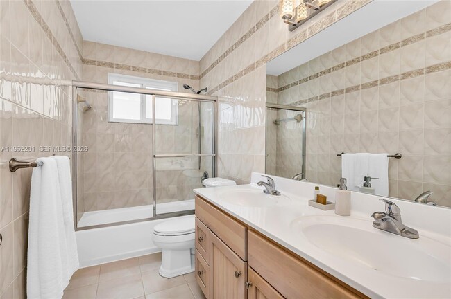 Building Photo - 21320 NE 25th Ct