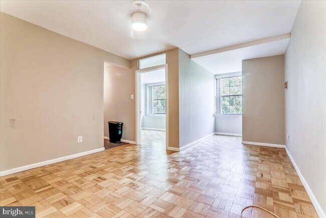 Building Photo - 940 25th St NW