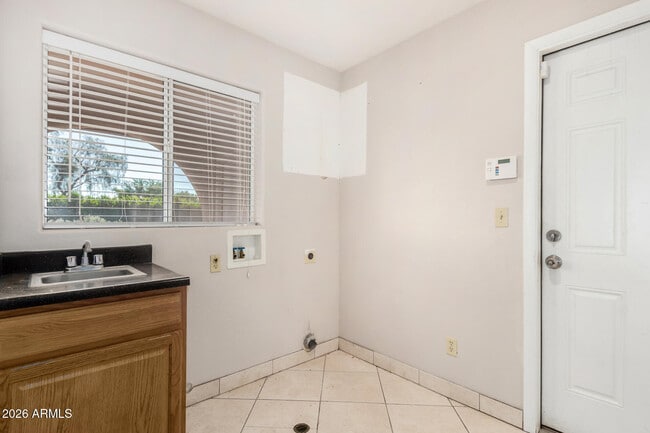 Building Photo - 8812 W Pinnacle Peak Rd