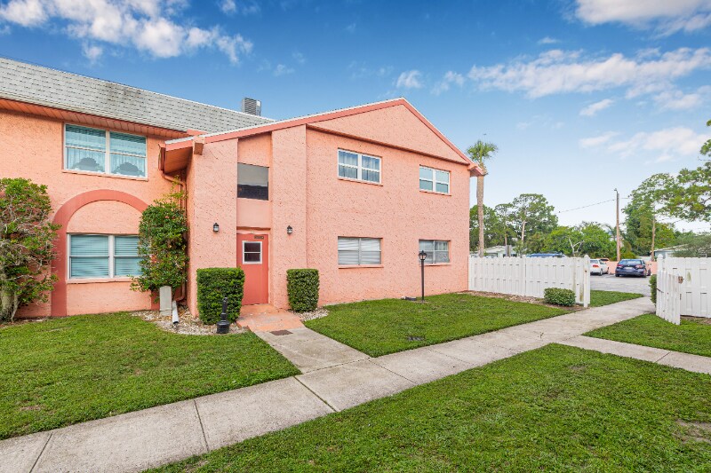 Building Photo - 252 SW Monroe Cir N