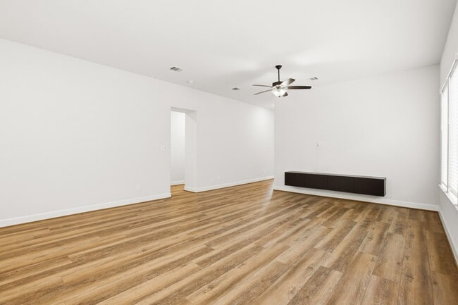 Building Photo - 2539 Summer Peach St