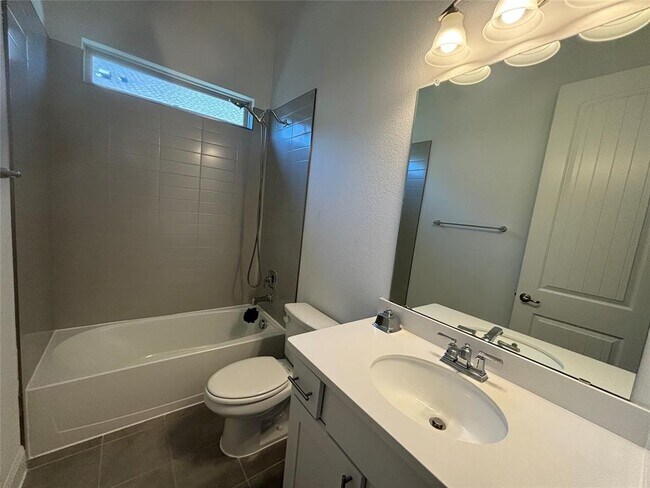 Building Photo - 808 Clear Spring Ln