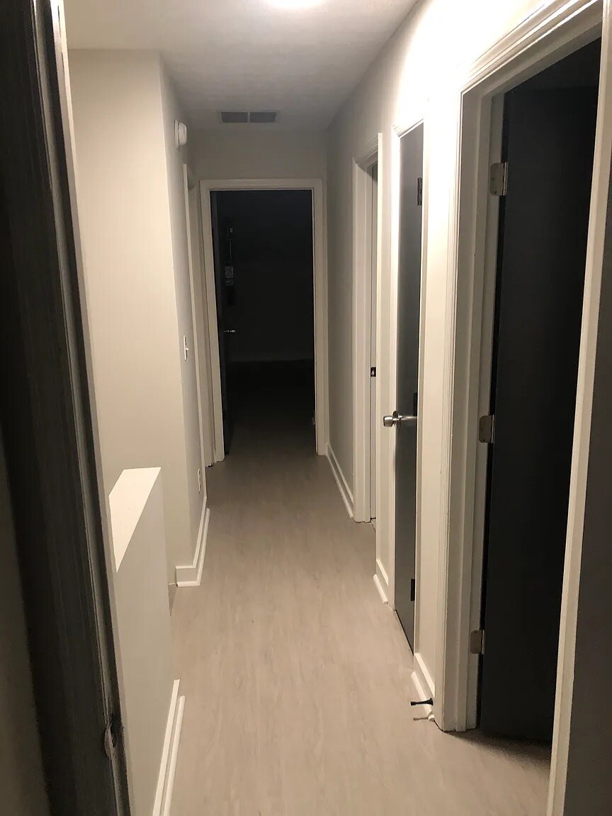 Building Photo - Room in Townhome on Pine Tree Trail