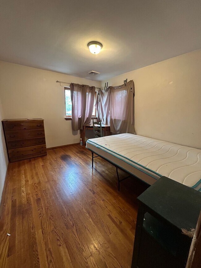 Building Photo - Charming Downtown State College Ranch Home Available August 2026