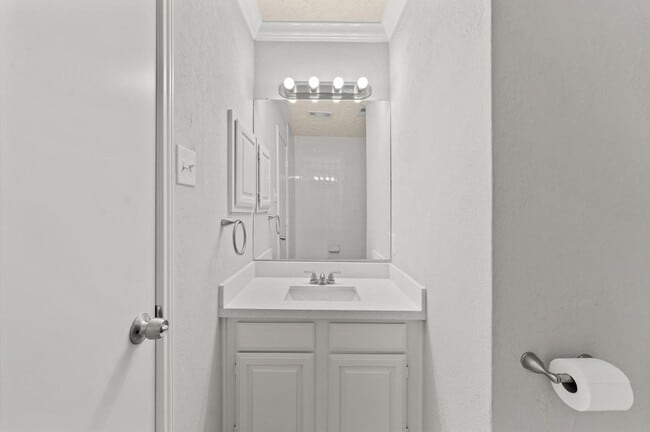 Building Photo - 14003 Vinehill Dr