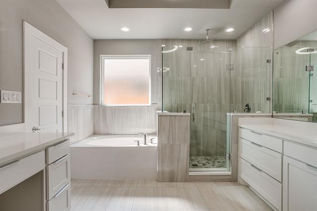 Building Photo - 1025 E Coral Way