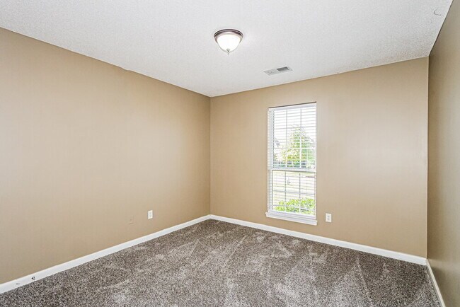 Building Photo - 8390 Pinnacle Dr