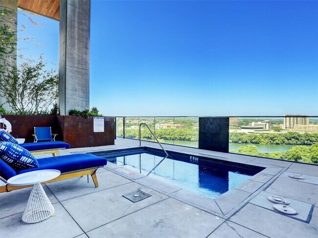 Building Photo - 70 Rainey St