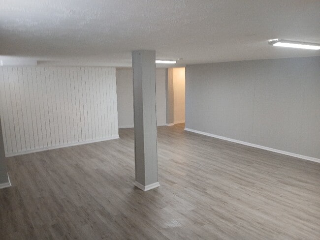 Building Photo - 5712 Ridgemont Ln