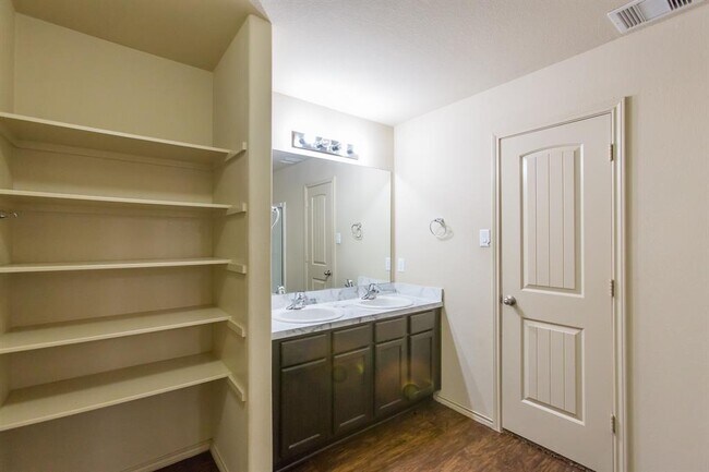Building Photo - 2119 Treasure Mountain Dr
