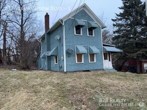 Building Photo - Charming 2-Bedroom Property in Prime Location