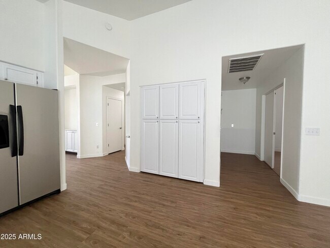 Building Photo - 7504 W Jenan Dr