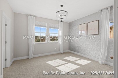 Building Photo - 285 Bear Creek Dr