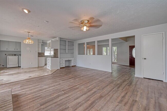 Building Photo - Pecan Ridge Drive, Sugar Land, TX 77479 - 4 BR 2 BA single-family home