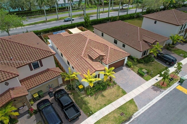 Building Photo - 151 NE 27th Terrace