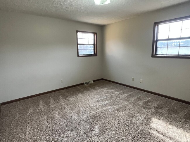 Building Photo - 3 bedroom 2 bath home close to Ft Wood mai...