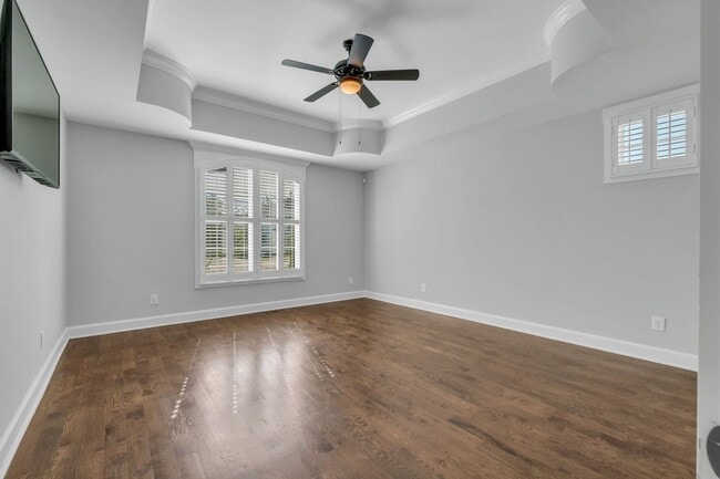 Building Photo - Stunning 5BE/4.5BA in the heart of Green H...