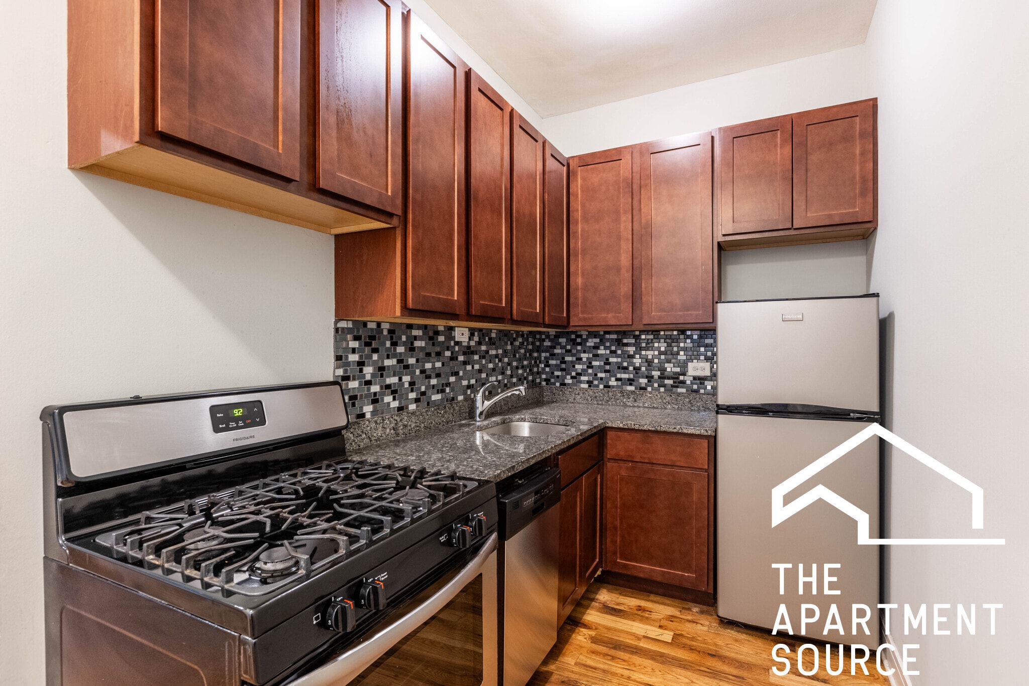 Building Photo - 4635 N Paulina St