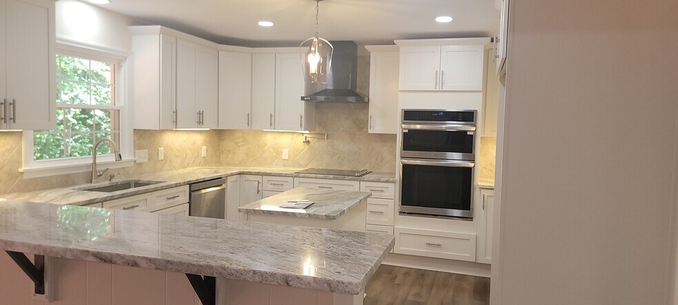 Building Photo - 1808 Mountainbrook Dr SE
